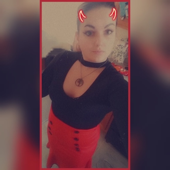 Meet your Posher, Jennifer - Picture 2 of 5